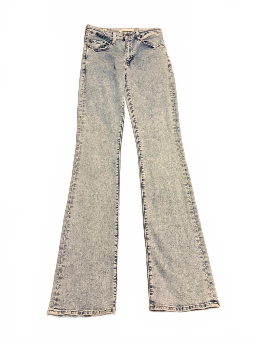 Levi Strauss & Co. Women’s Size 26x34 Classic Straight Light Wash Jeans